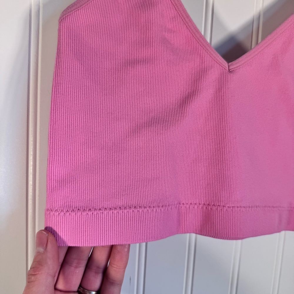 Garage Sofi Seamless V-Neck Cropped Cami Tank Bubblegum Pink Women’s Size Small - Picture 3 of 5